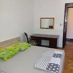 Kosi Toranj アパート