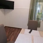 Kosi Toranj アパート *