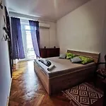 Kosi Toranj Apartamento