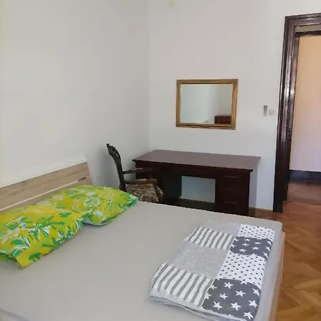 Kosi Toranj Apartment