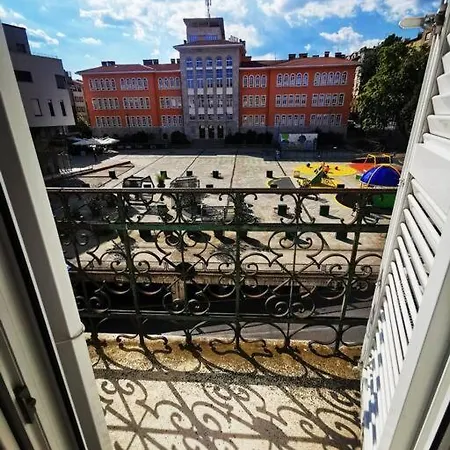 Kosi Toranj Apartment