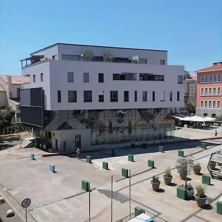 Kosi Toranj *