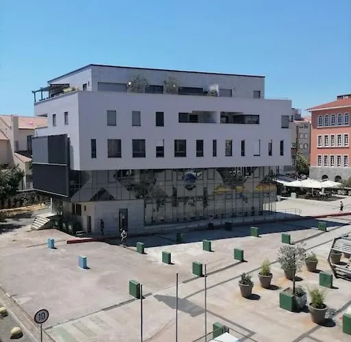 Kosi Toranj *